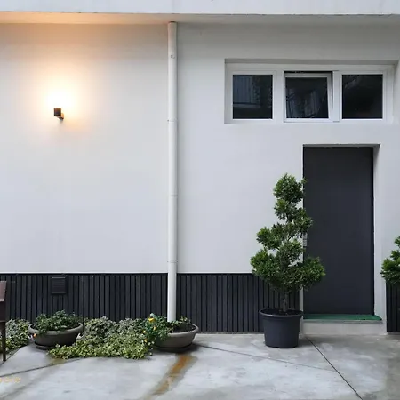 Apartment Red Oasi, Trilocale Con Balcone